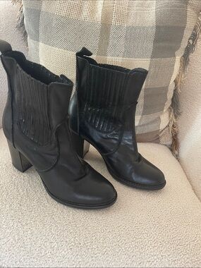 Black Leather Ankle Booties with Block Heel and Elastic Side Panels